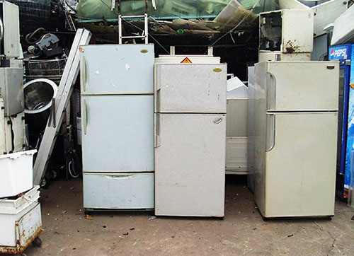 废旧冰箱